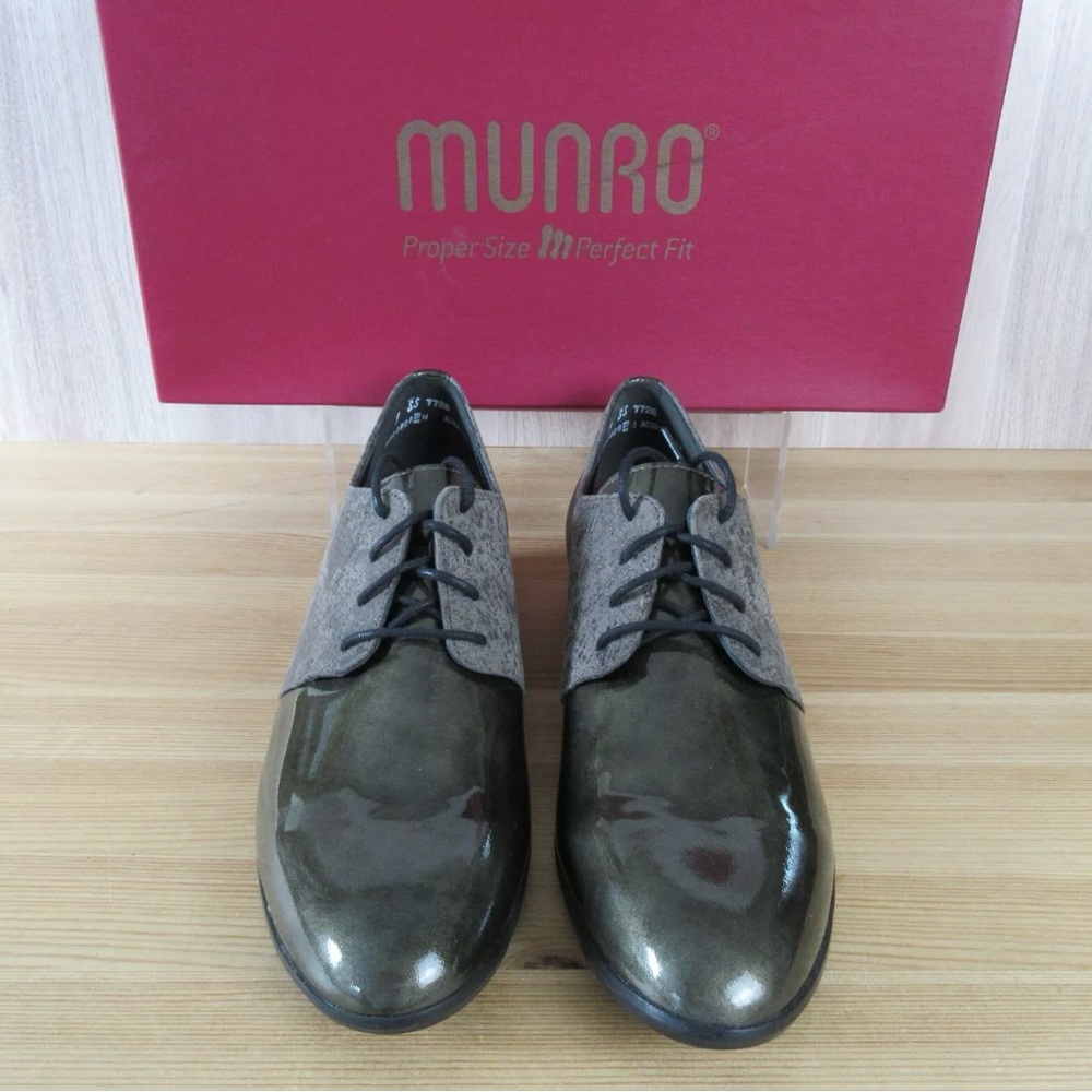 Munro Gray-Green Size 9 (extra narrow) Stylish Oxford Loafers